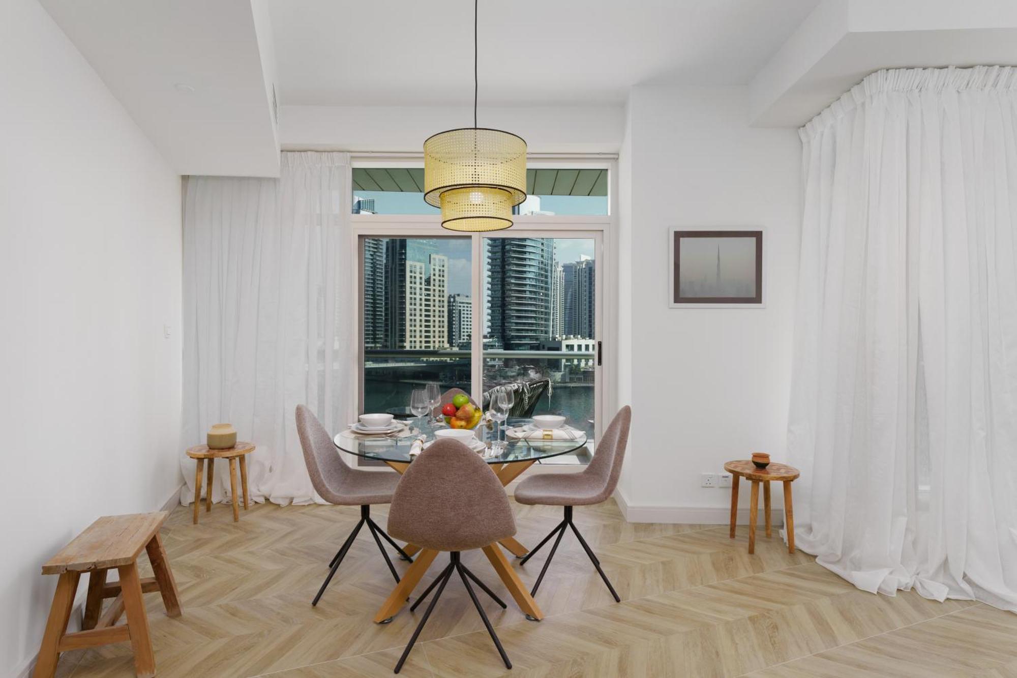 Апартаменты Maison Privee - Blissful Living With Marina Waterfront Views Дубай