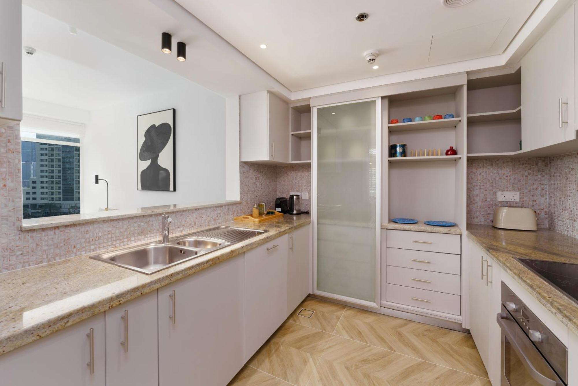 Maison Privee - Blissful Living With Marina Waterfront Views Дубай