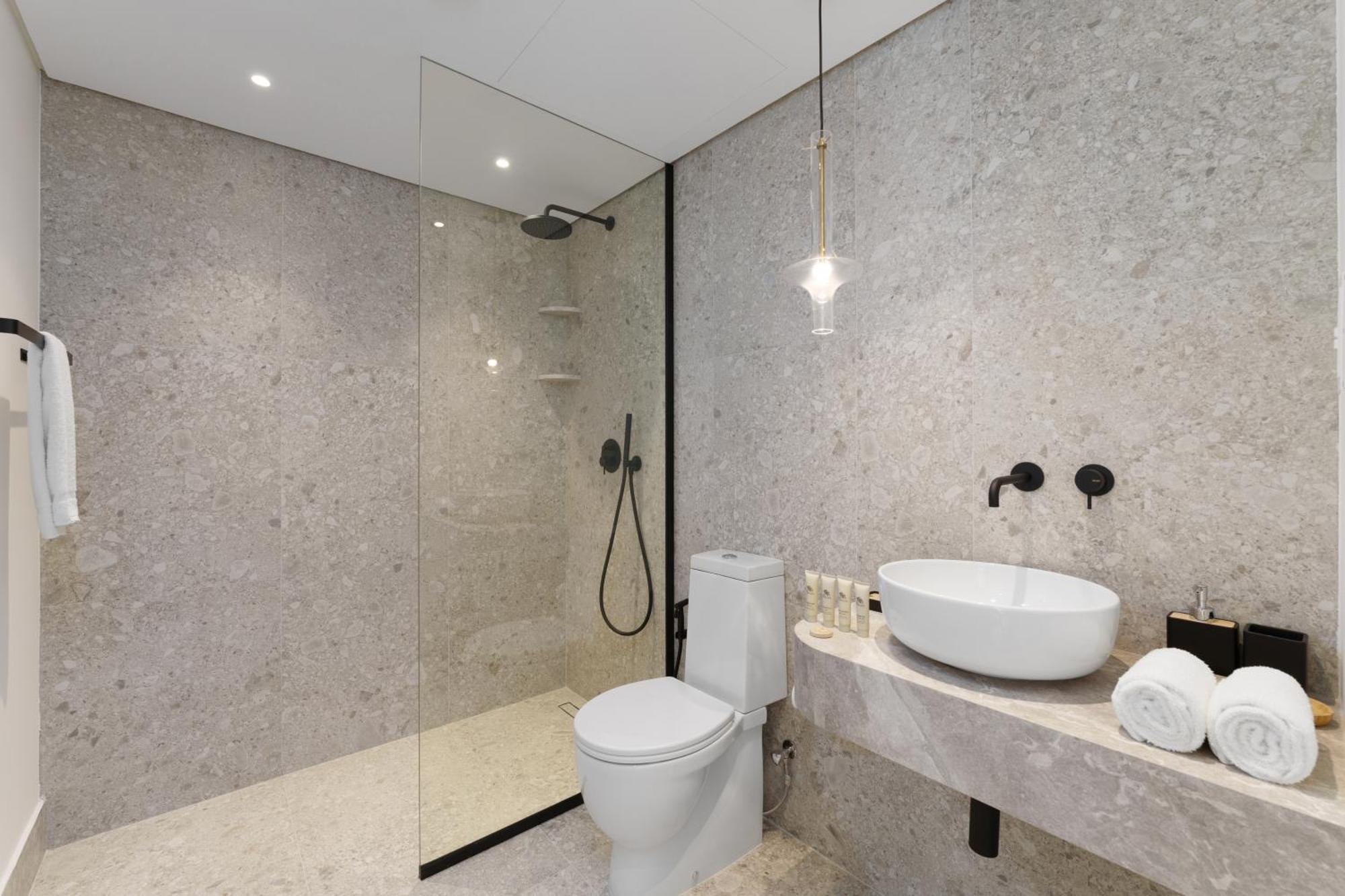 Апартаменты Maison Privee - Blissful Living With Marina Waterfront Views